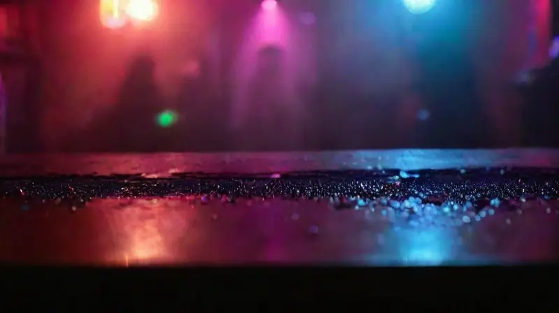 Vibrante discoteca con luces y energía