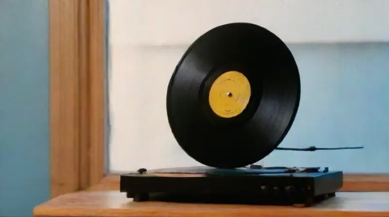 Vinilo vintage girando en tocadiscos retro