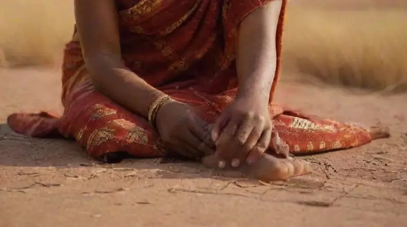 Escena tribal africana al atardecer, vibrante