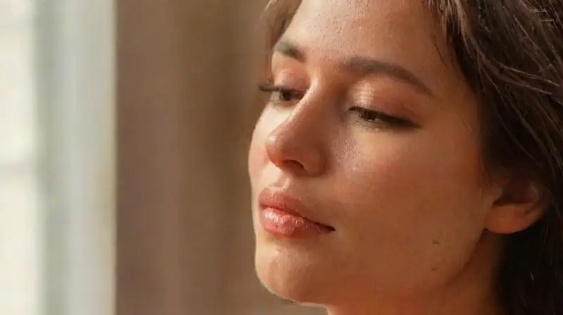 Retrato íntimo de amor con luz suave